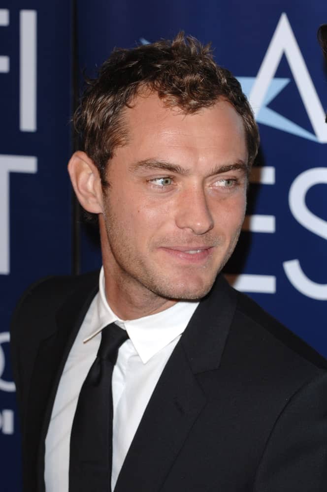 Actor Jude Law was at the Los Angeles premiere of his new movie Casanova last November 13, 2005 in Los Angeles. He wore his classy black suit and paired it with short dark brown hair with curls at the top.