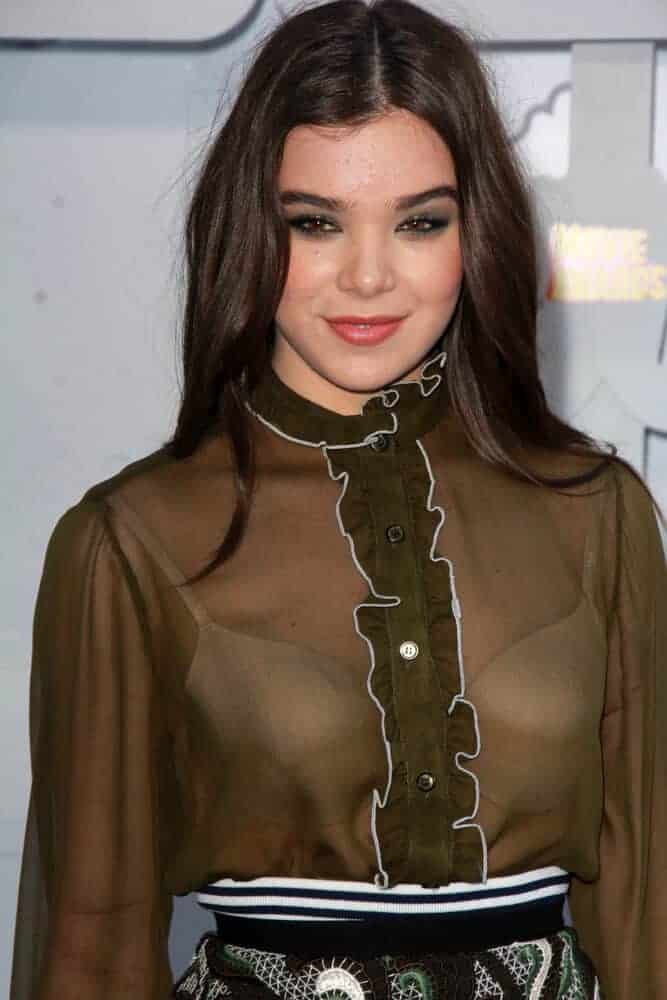 Hailee Steinfeld flaunted her beautiful, loose hair at the 2015 MTV Movie Awards held at the Nokia Theatre L.A.