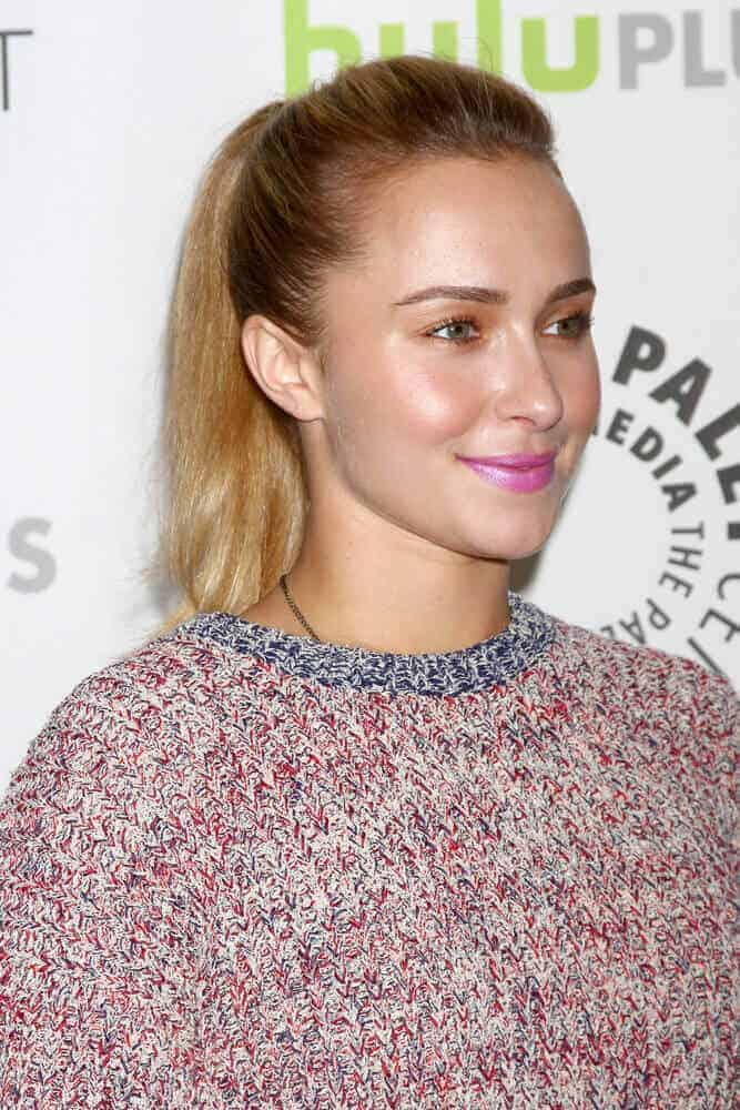 Last March 9, 2013, the actress unleashed her inner sweetness and simplicity at the "Nashville" PaleyFEST Event with a ponytail and a pink lipstick.