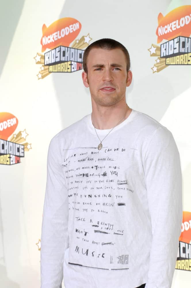 Chris Evans showed off his handsome physique complemented by a buzz cut hairstyle at Nickelodeon's 20th Anniversary Kids' Choice Awards at UCLA's Pauley Pavilion in Los Angeles on March 31, 2007.