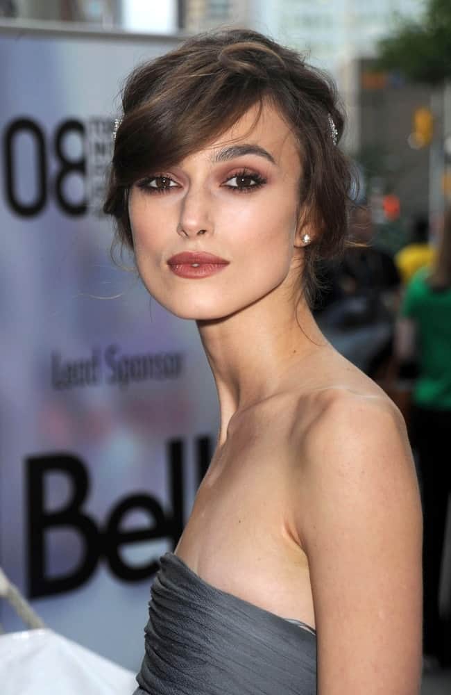 Keira Knightley was at The Duchess Gala Premiere in Roy Thomson Hall, Toronto, on September 07, 2008. She was stunning in her gray strapless dress that she paired with a messy bun hairstyle with long side-swept bangs.