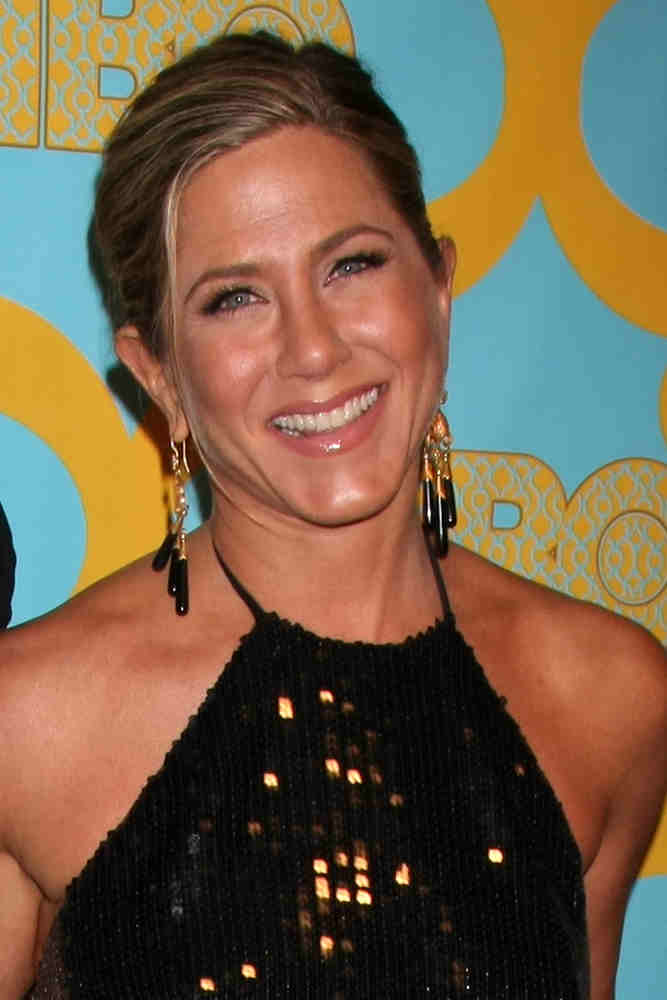 Jennifer Aniston wore a neat upstyle hairstyle that accentuated her sharp facial features at the HBO Post Golden Globe Party on January 11, 2015. It was complemented with dangling earrings and a sequined halter dress.