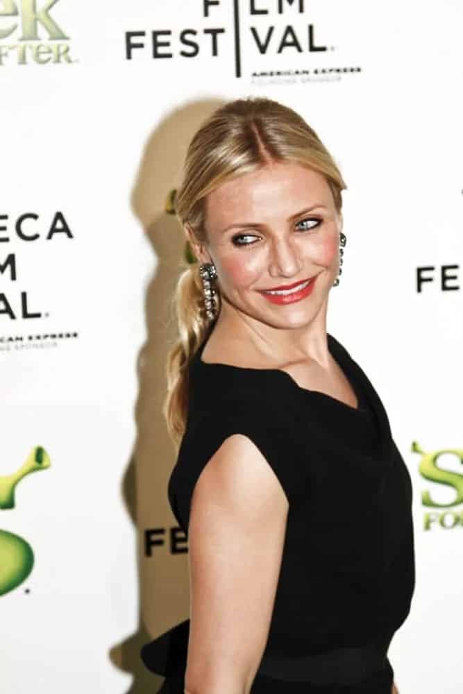 Cameron Diaz sported this wavy, low-ponytail hairdo matched with a simple black dress during the 2010 Tribeca Film Festival at the Ziegfeld Theatre on April 21, 2010.