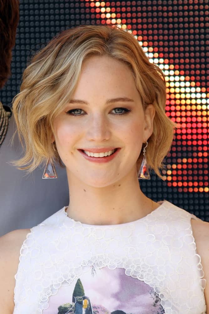 Jennifer Lawrence with short wavy hair.