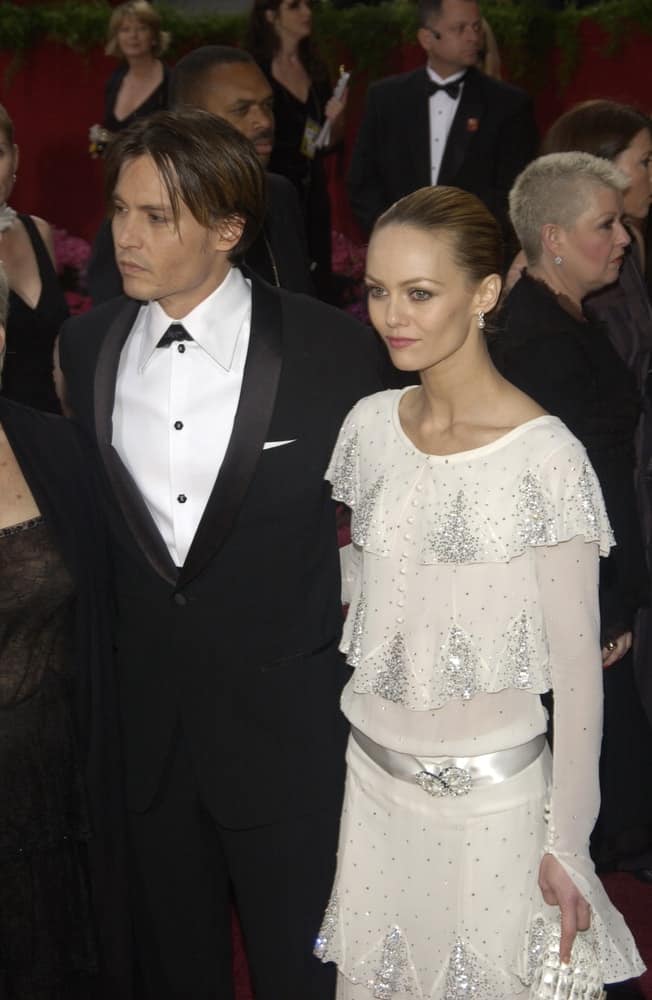 Johnny Depp & wife Vanessa Paradis attended the 76th Annual Academy Awards in Hollywood last February 29, 2004. Depp went with a long undercut hairstyle with highlights to pair with his black tuxedo.