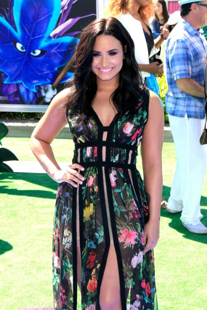 Demi Lovato was at the "Smurfs: The Lost Village" Premiere at the ArcLight Cinemas on April 1, 2017 in Culver City, CA. She was quite charming in her long floral dress to pair with her long and loose tousled hairstyle with waves and long side bangs.