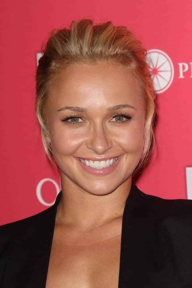 During the 2011 Us Weekly's Hot Hollywood Style Party on April 26th, the actress sports an upstyle hairstyle with short tendrils on both sides. She paired it with a sweet smile that extends to her beautiful green eyes.