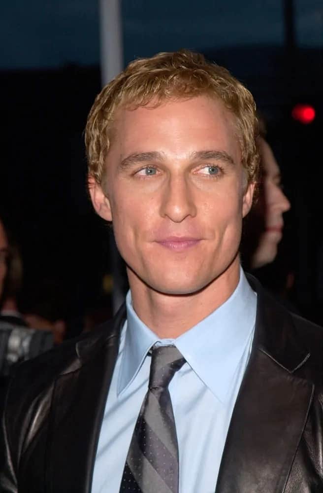 Matthew McConaughey wore a black leather suit contrasting his bright and short dyed blond hairstyle when he attended the 2000 world premiere of his movie "U-571" in Las Vegas.