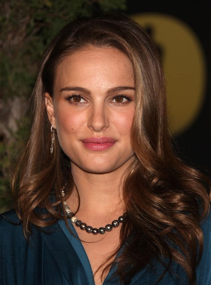 Natalie Portman attended the 83rd Academy Awards Nominees Luncheon on Feb 7, 2011 in Beverly Hills, CA. Her elegant green dress paired quite magnificently with her loose and tousled wavy hairstyle with long side-swept bangs.