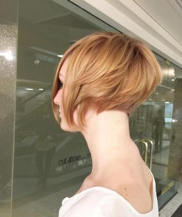 Super-trendy forward-styled short bob in strawberry-blonde