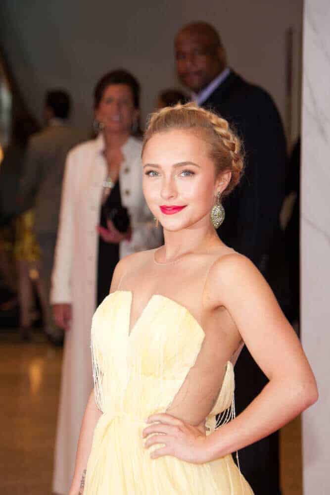 The American actress looked divine and graceful with this beautifully braided upstyle she wore for the White House Correspondents last April 27, 2013.