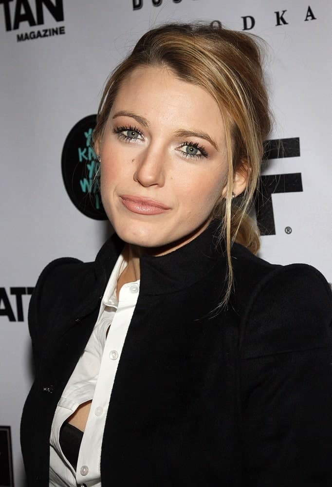 Blake Lively was at the "You Know You Want It" Book Release Launch Party in Henri Bendel, New York last January 12, 2010. She wore a smart casual outfit with her tousled low ponytail with side-swept tendrils.