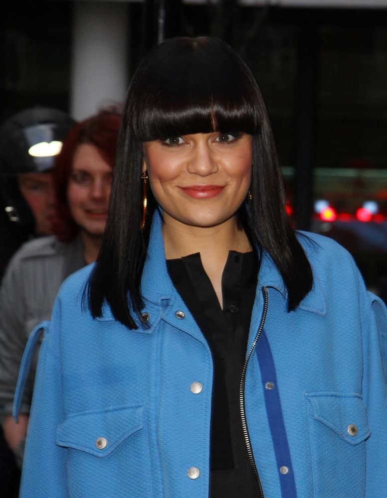 Jessie J was seen at BBC Radio Two Studios last Mar 13, 2013 in London with a Cleopatra look to her medium-length raven hair paired with eye-skimmer bangs.