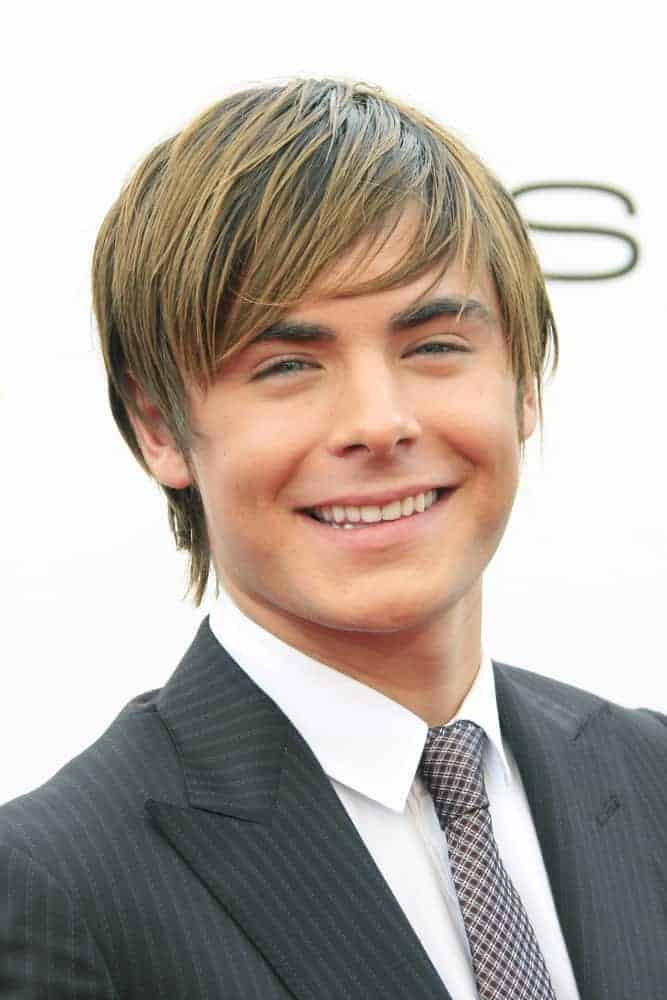 The actor attended the premiere of his movie "Hairspray" on July 10, 2007 sporting a short haircut with side-swept bangs and acicular texture.