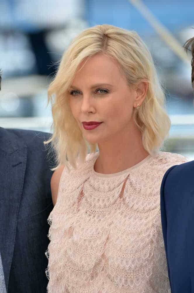 The actress looking all fresh and comfy with her loose short-length, wavy hair effortlessly flaunting down to her face. This was taken during the photocall for "The Last Face", May 20, 2016.