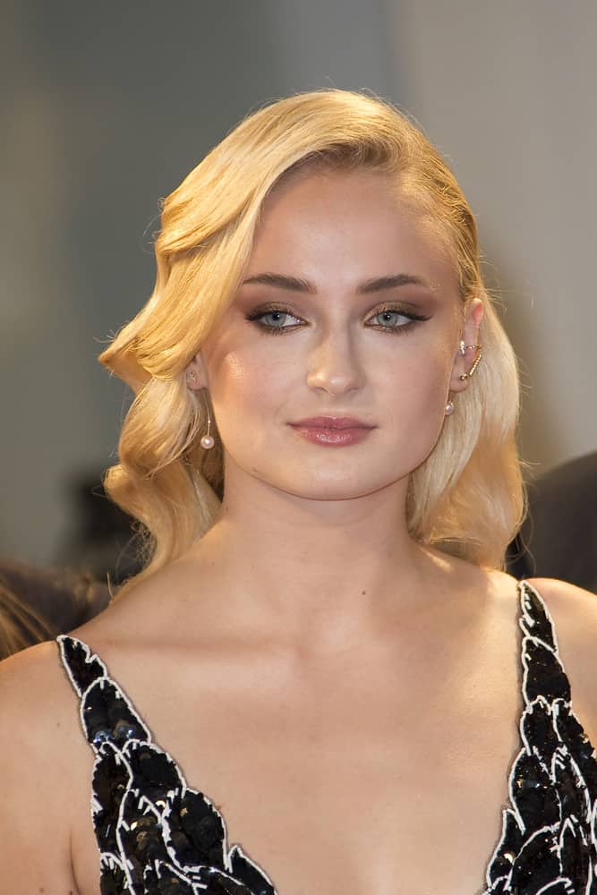 Sophie Turner wirth elegant layers