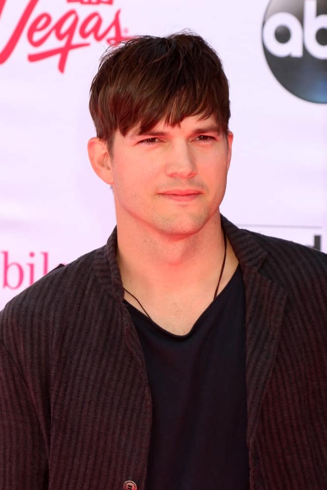  Ashton Kutcher at the Billboard Music Awards 2016 at the T-Mobile Arena on May 22, 2016 in Las Vegas, NV.