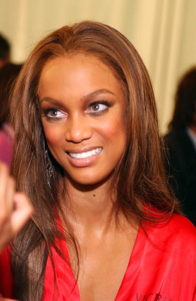 Super model Tyra Banks was backstage during the 2010 Victoria's Secret Fashion Show at the Lexington Armory in New York City. She had a natural makeup that went well with her straight and loose highlighted hairstyle.