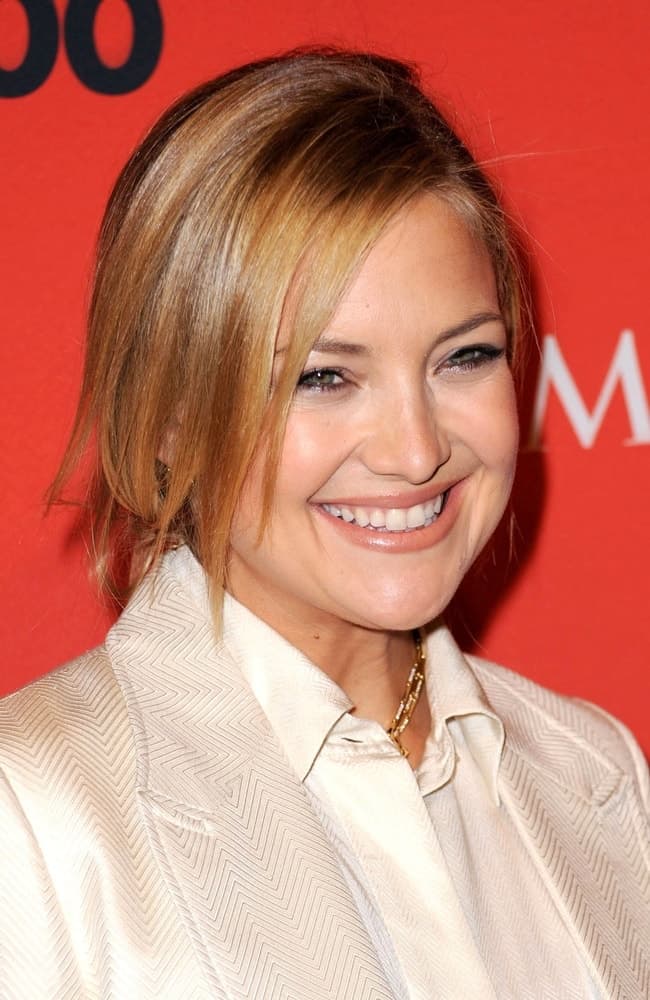 Kate Hudson was at the Time's 100 Most Influential People held at The Frederick P Rose Hall at Lincoln Center in New York City, NY on May 5, 2009. She came wearing a white smart casual outfit with her highlighted messy hairstyle with loose side-swept bangs.