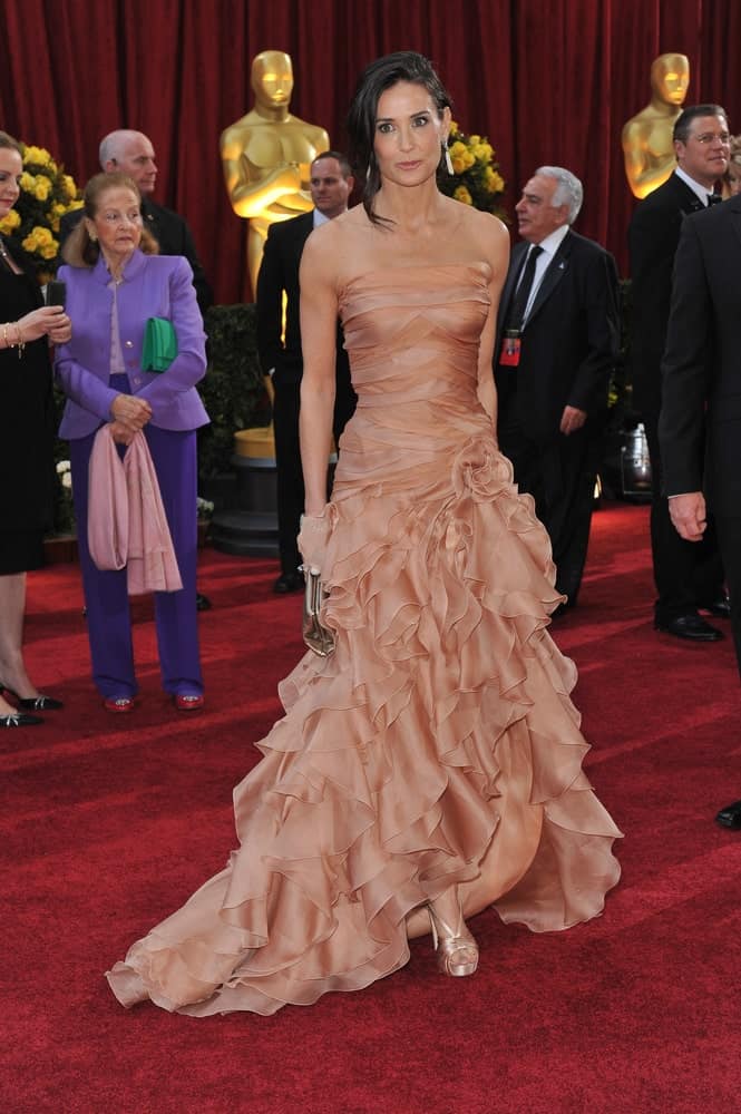 The actress during the 82nd Annual Academy Awards held last March 7, 2010 slaying a classic updo hairstyle with thick side tendril. It was completed with dangling earrings and a layered ruffle dress that complements her skin tone.