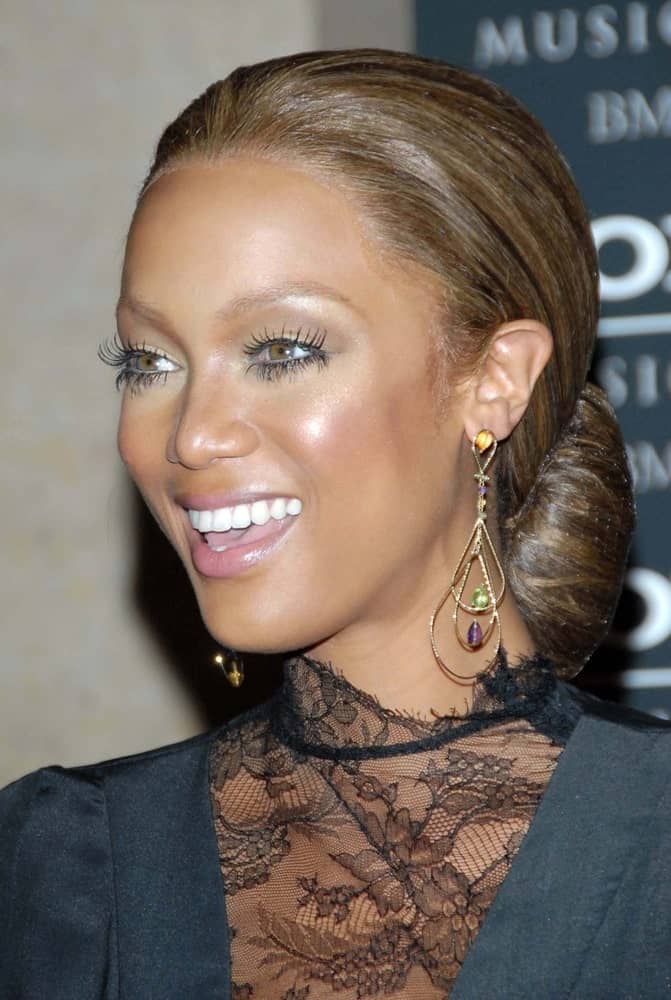 On February 10, 2007, Tyra Banks was quite classy with her slick low bun hairstyle and black dress at the 2007 Clive Davis Pre-Grammy Awards Party in Beverly Hilton Hotel, Beverly Hills.