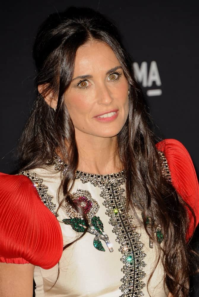 The actress looking all charming and sweet in a gorgeous dress that she wore during the 2016 LACMA Art+Film Gala last October 29th. She finishes the look with a half-up hairstyle incorporated with long curly tendrils.