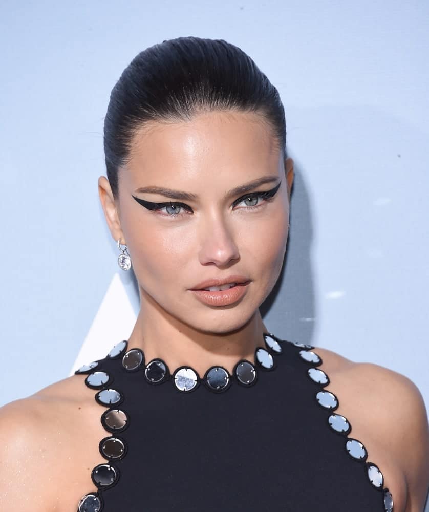 Adriana Lima was wearing her beautiful dress confidently. Her slicked-back long hair and black eye make-up makes her eyes stand out for the UCLA Hollywood for Science Gala on February 21, 2019 in Los Angeles.