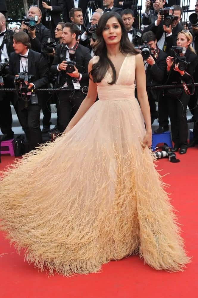 Pinto's loose and long wavy hairstyle went well with her sweet peach gown at the gala premiere of "Saint-Laurent" at the 67th Festival de Cannes, May 17, 2014.