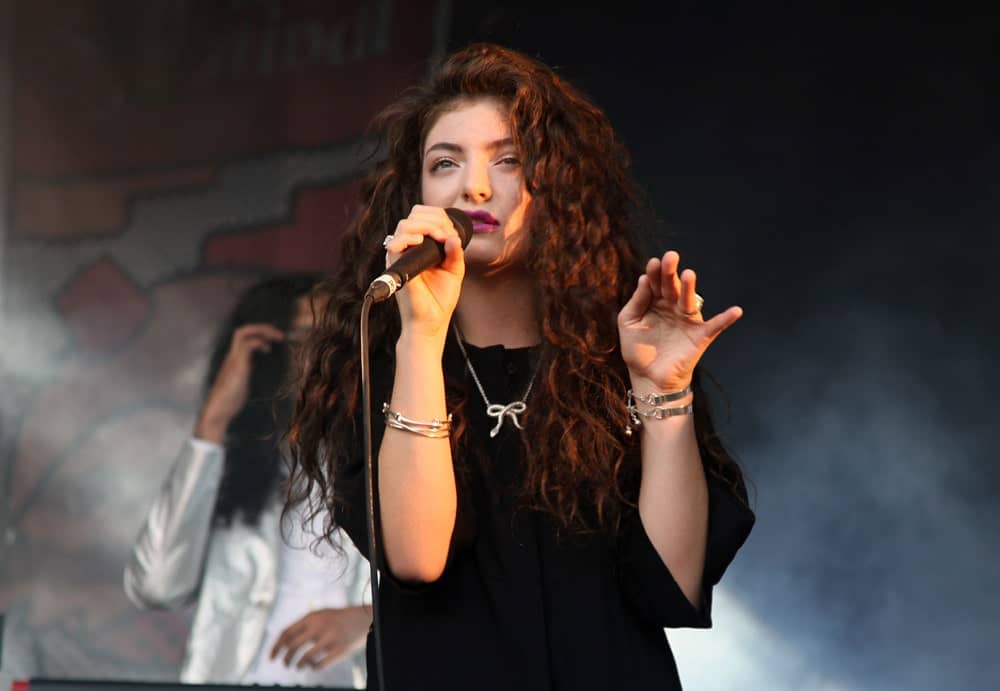 Lorde singing