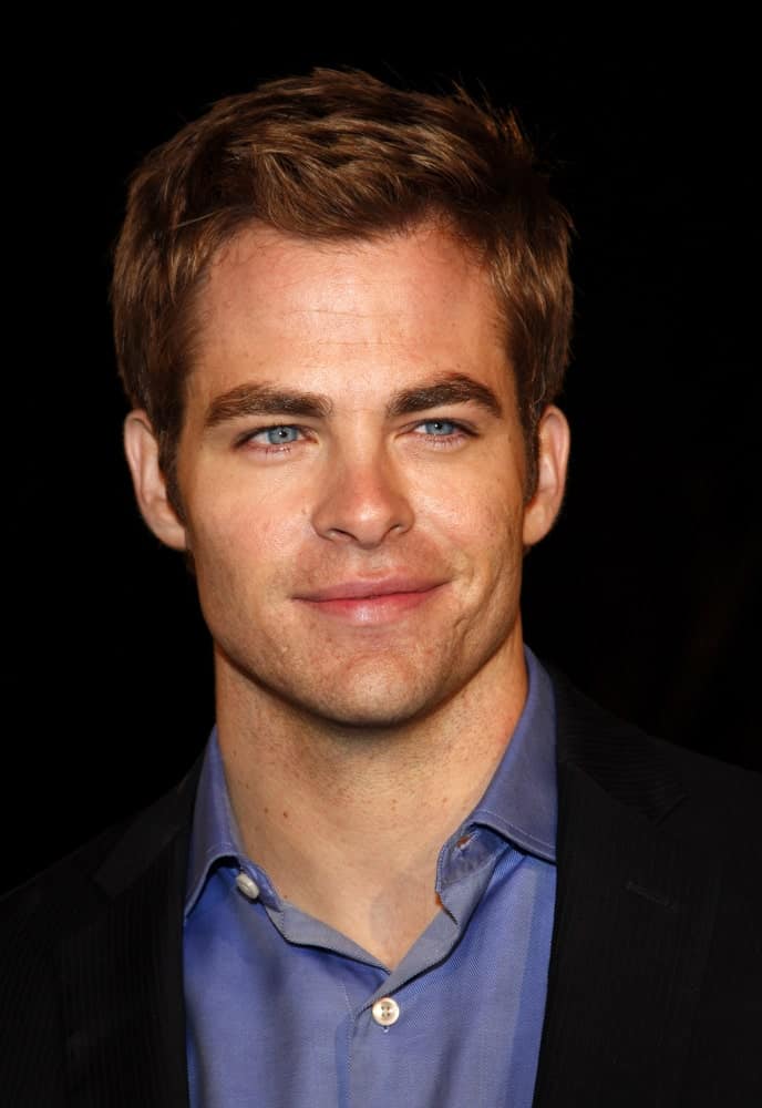 Chris Pine attended the Los Angeles Premiere of "Cloverfield" held at the Paramount Pictures Lot in Hollywood, California last January 16, 2008. He wore a smart casual suit that pairs well with his spiked crew cut brown hair.