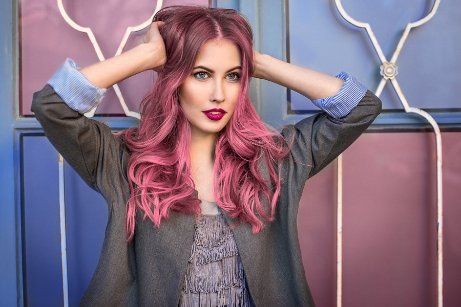  grunge hairstyle for long layered pink hair