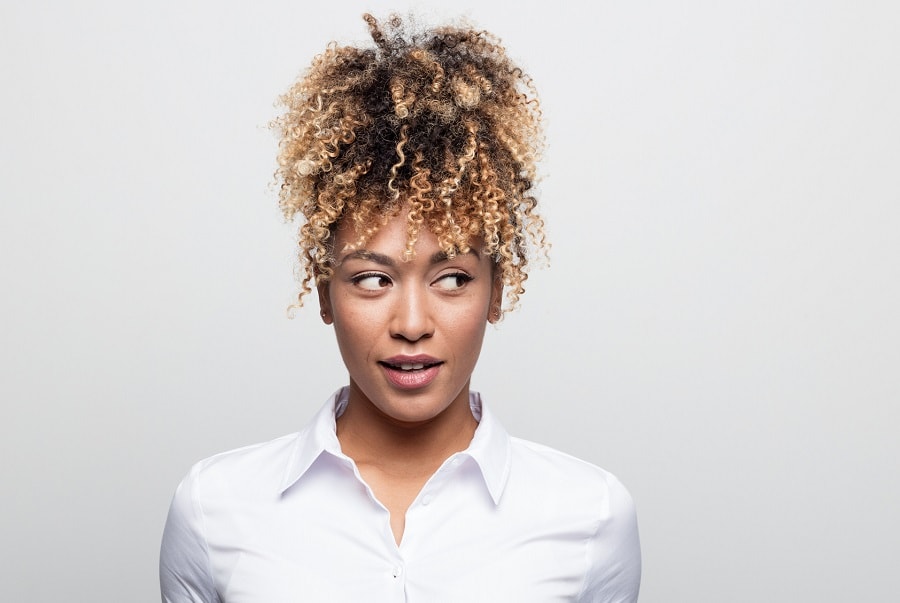 curly ponytail with honey blonde highlights