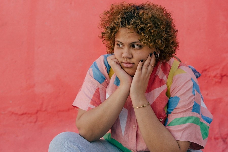 short curly hair with highlights for fat faces