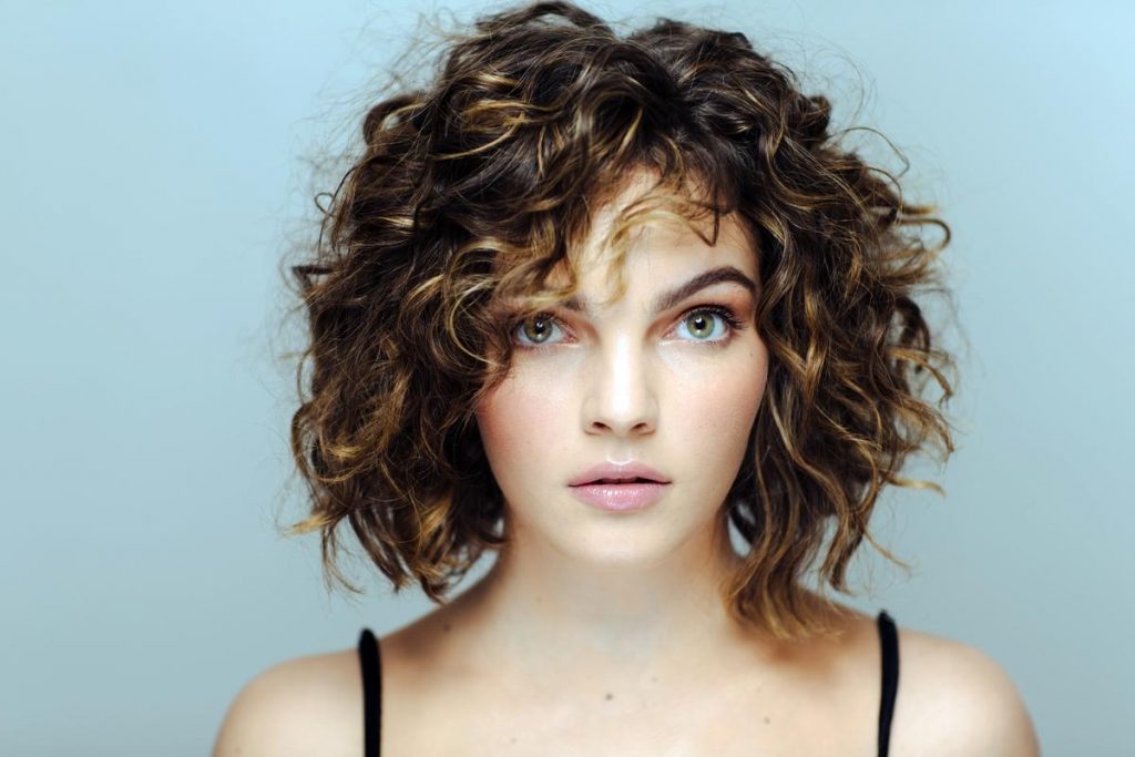 Curly Bob Hairstyles & Haircuts in 2021-2022