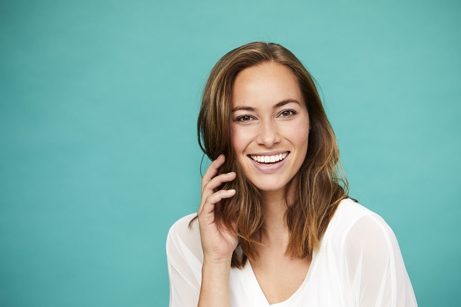 medium brunette hair with highlights for brown eyes