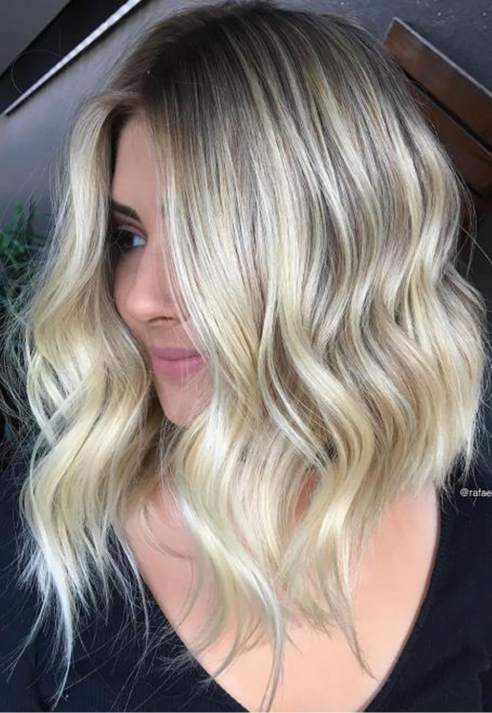 Wavy highlights hair color