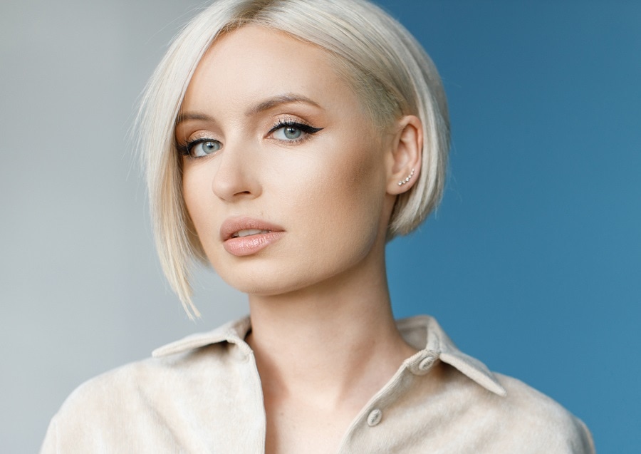 short patinum blonde bob for blue eyes