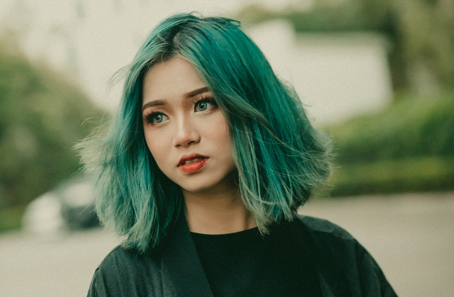  grunge hairstyle with teal green hair