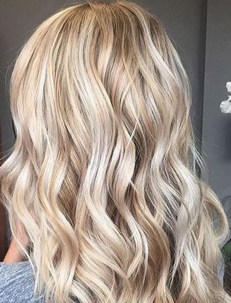 Attractive Long Hairstyles for Blonde Women in 2017