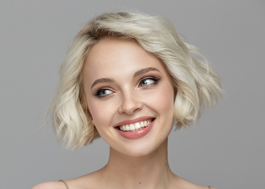 wavy blonde bob for fine hair