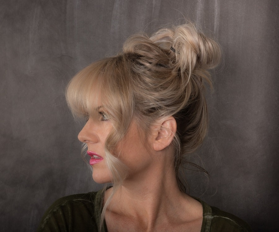 messy bun for women over 50