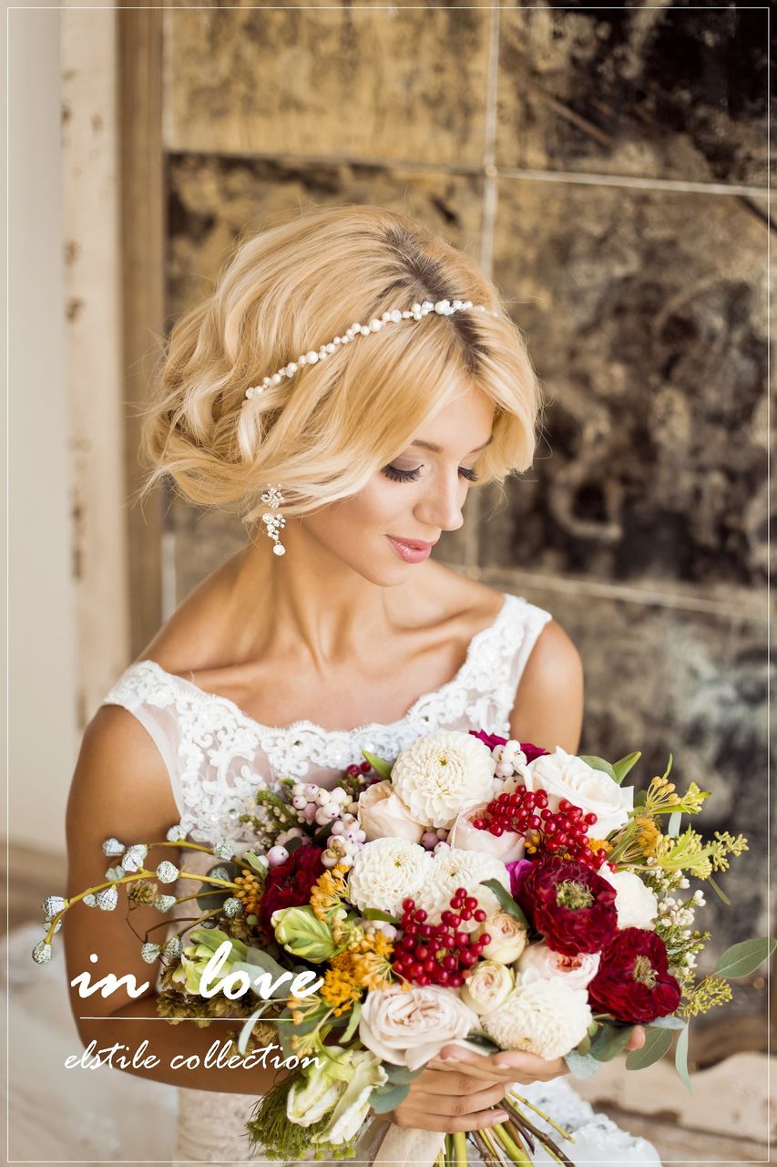 Incredible Wedding day Medium Blonde Hairstyles for Bride with crowned in 2017