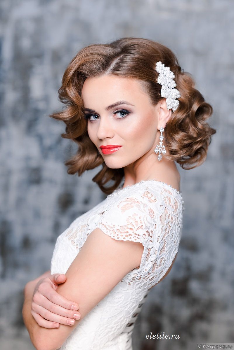 Hottest Wedding day Medium Hairstyles for Bride with accessory in 2017