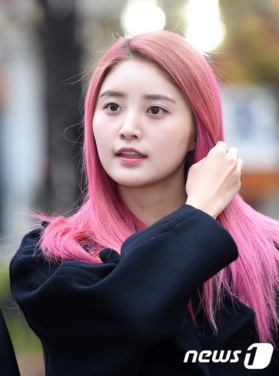 [instiz] FEMALE IDOLS WHO HAD PINK OMBRE HAIR ~ pann좋아!