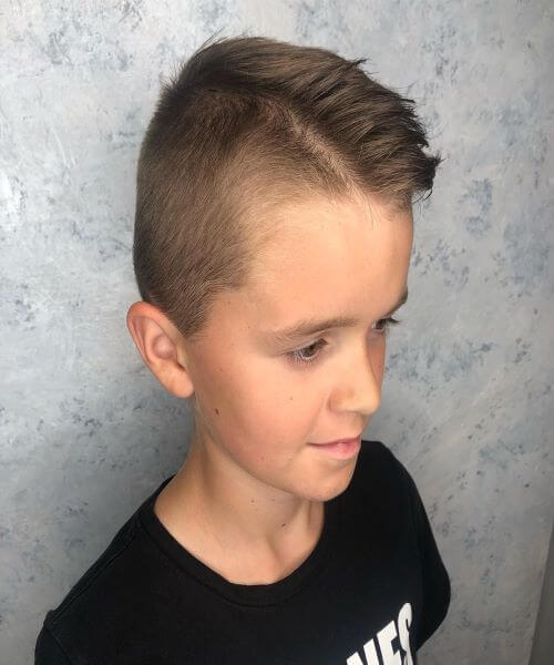 Trimmed Short Haircut With Deep Part