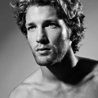 Men's Wavy Hairstyle Medium