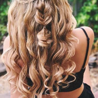 Cute Curly Hairstyles For Homecoming