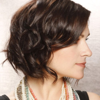 Casual Short Wavy Hairstyle