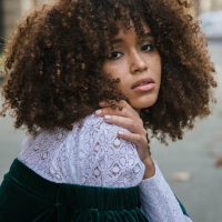 20 Stylish Curly Hairstyles With Bangs to Look Unique